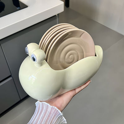 Vorräte für Dinnerware mit handgemalten Keramik-Schnecken-Teller von Küchenzubehör
