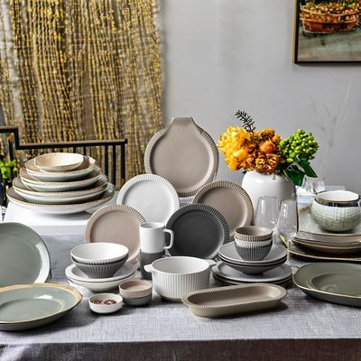 Nordic Keramik Tischgeschirr Set mit matte Glasur Relief Design Tassen Schalen Teller Teller