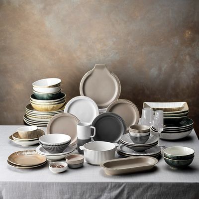 Nordic Keramik Tischgeschirr Set mit matte Glasur Relief Design Tassen Schalen Teller Teller