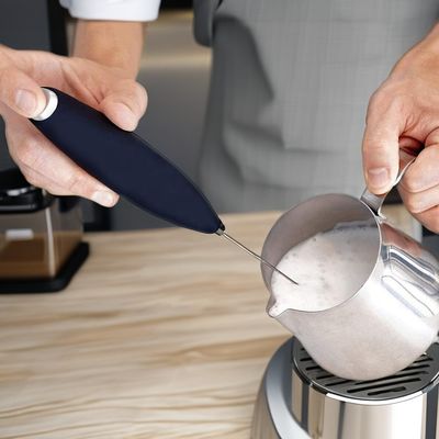 2023 Batteriebetriebene Edelstahl-Wisch Elektrische Kaffeeschaummaschine zum Milchschäumen