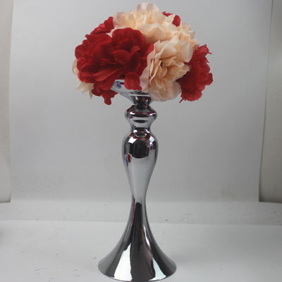 Schönes, farbenfrohes, luxuriöses Seidenblumen-Zentrum für die Hochzeit am Valentinstag