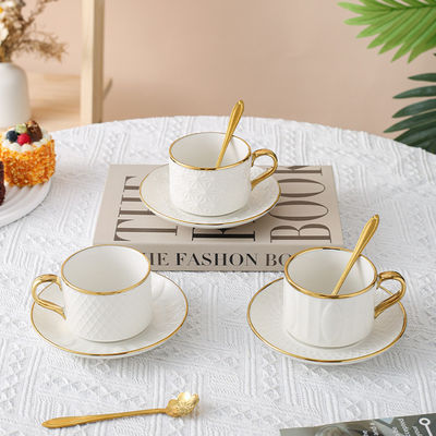 Moderne weiße Keramikbecher und -schüsseln Nordic Elegant Knochenbecher Set für Wasserbecher