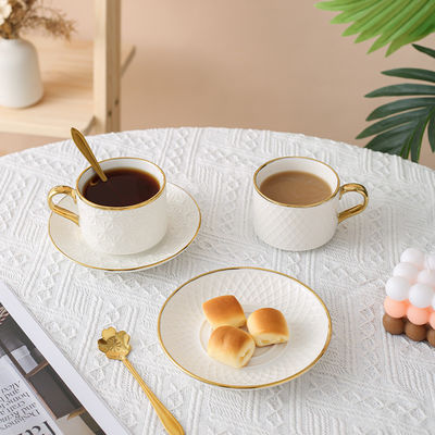 Moderne weiße Keramikbecher und -schüsseln Nordic Elegant Knochenbecher Set für Wasserbecher