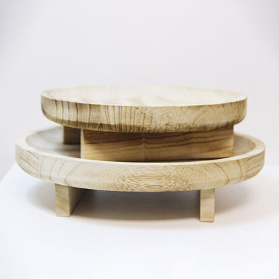 Anpassbares schwarzes Holz-Display-Stand für Backgereiche Pfannen in natürlicher Holzfarbe