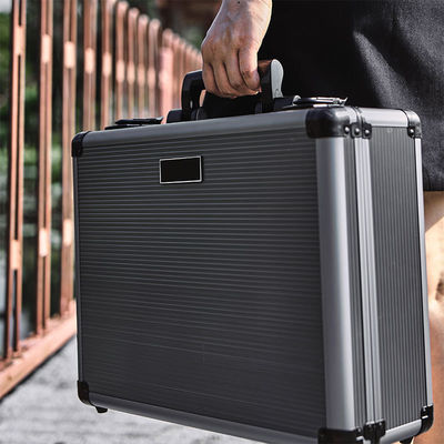 Handgebrühte Kaffeekiste mit Filter Topf Filterpapier und Skala Modernes Vintage Design