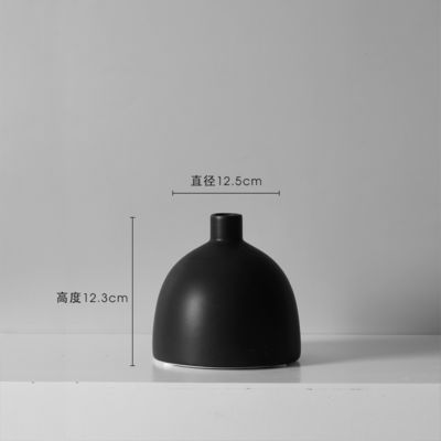 Ein bisschen Raffinesse in Ihr Zuhause mit dieser schwarz-weißen Keramikvase