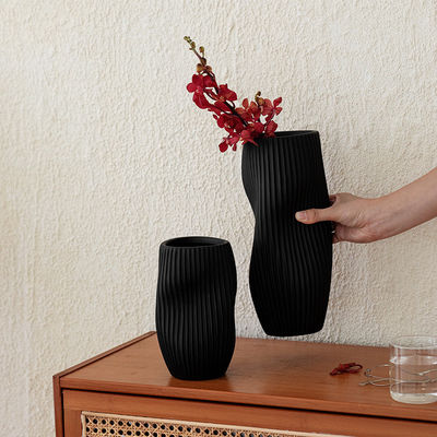Moderne italienische Keramikvase für exquisite Blumenarrangements