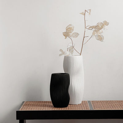 Moderne italienische Keramikvase für exquisite Blumenarrangements