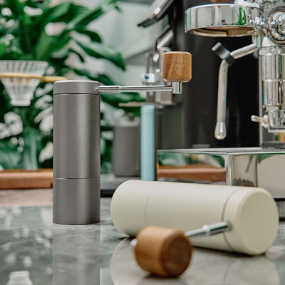 Moderne Design-Stil Keramik-Burr-Hand-Kaffeebohnen-Mehrmaschine mit verstellbaren Einstellungen
