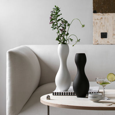 Moderner Minimalist Schwarz-Weiß Keramik Vase Pigmentierte Glasur Dekorative Tischoberfläche Blume