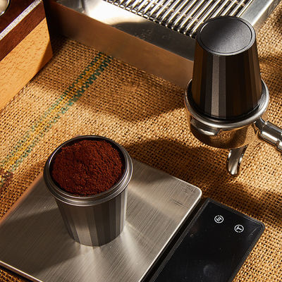 Erstellen Sie perfekt geschäumte Milch mit dieser Edelstahl-Kaffee-Dosier-Tasse und dem Schaum