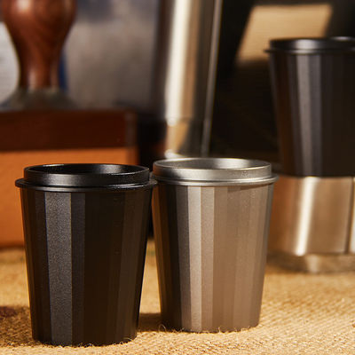 Erstellen Sie perfekt geschäumte Milch mit dieser Edelstahl-Kaffee-Dosier-Tasse und dem Schaum