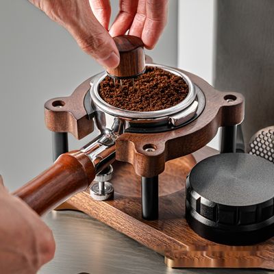 Kaffeefilter Körbe Tamping Station Massivholz Material anpassbares Logo für Zuhause