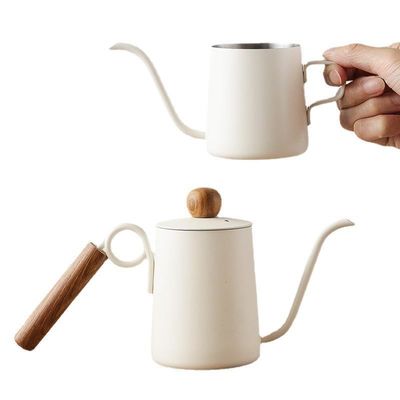 Kaffeemachung mit Edelstahl Gänsehals-Kaffeemaschine und langem Mund-Tropfen-Spout