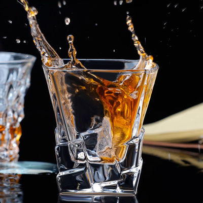 Bar Wodka Wein Spirituosen Whiskey Shot Glas mit klassischer klarer Textur und Kristall Diamant Rock Cup Creative Glass Cup