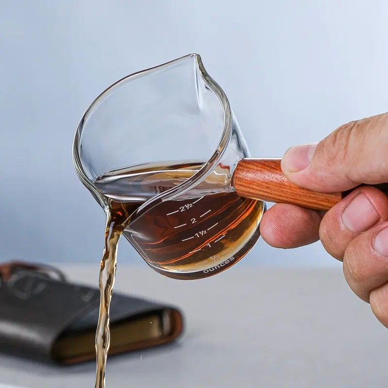 100 ml durchsichtige Borosilikat-Glas-Messbecher mit Deckel minimalistischer Designart