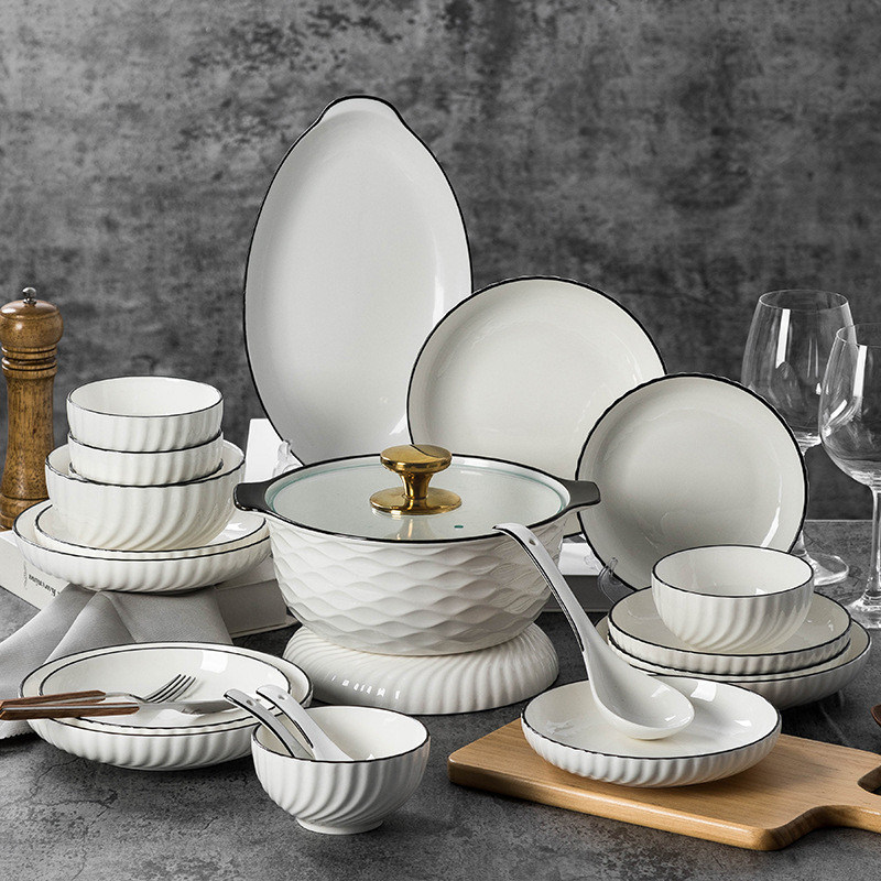 Dinner Sets Elegante keramische weiße Porzellan Schüssel Set mit schwarzem Rand und Suppen-Teller